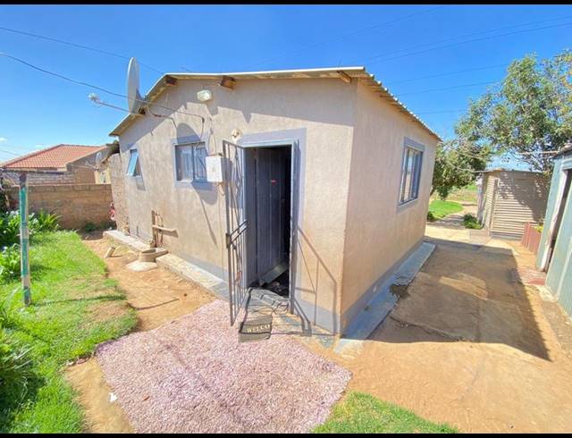 2 BEDROOM HOUSE FOR SALE IN BRAAMFISCHERVILLE